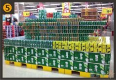 颜色将大海的颜色及浪花的颜色勾勒出来